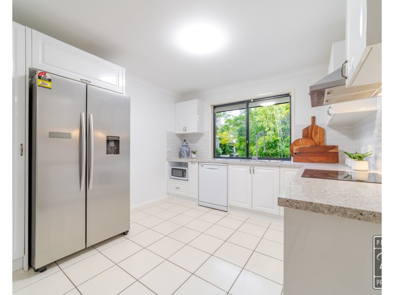 176 Chapel Hill Road, Chapel Hill QLD 4069