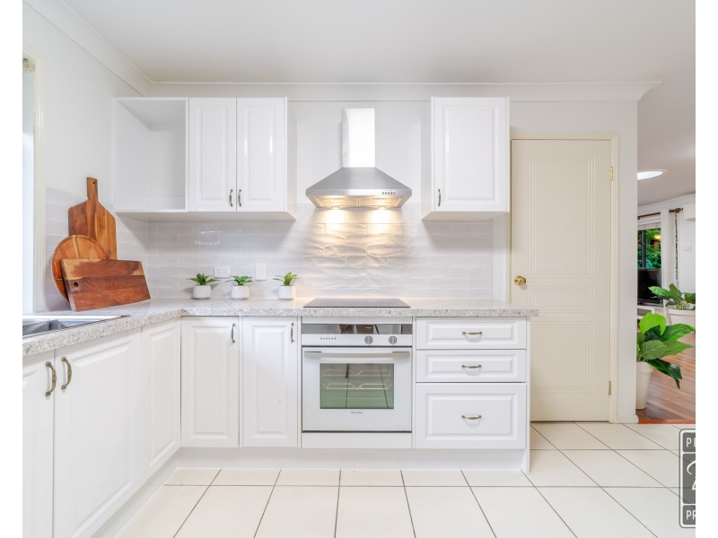 176 Chapel Hill Road, Chapel Hill QLD 4069