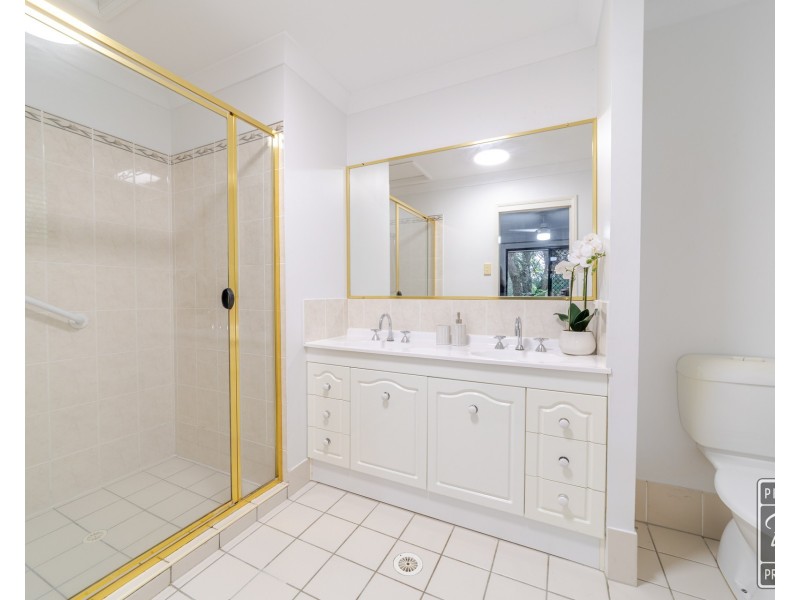 176 Chapel Hill Road, Chapel Hill QLD 4069