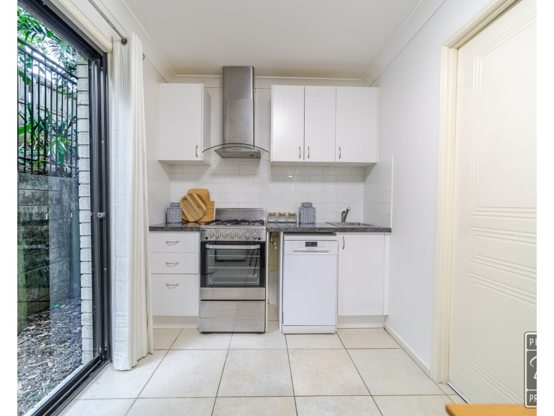 176 Chapel Hill Road, Chapel Hill QLD 4069