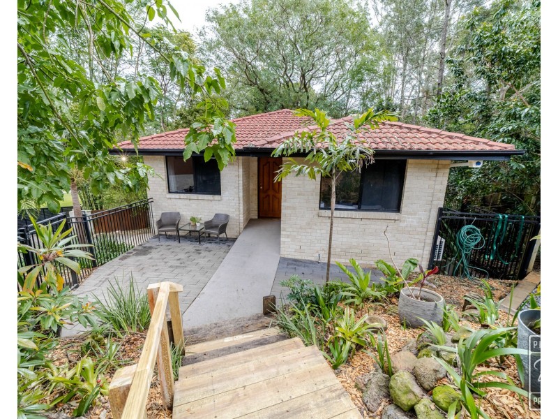176 Chapel Hill Road, Chapel Hill QLD 4069