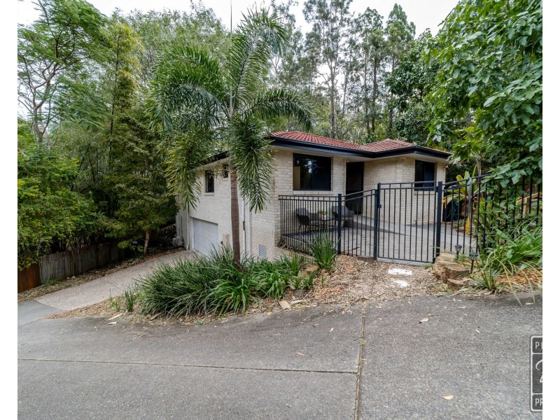 176 Chapel Hill Road, Chapel Hill QLD 4069