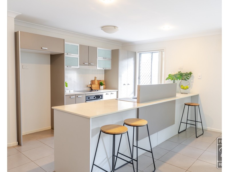 16 Shaw Place, Redland Bay QLD 4165