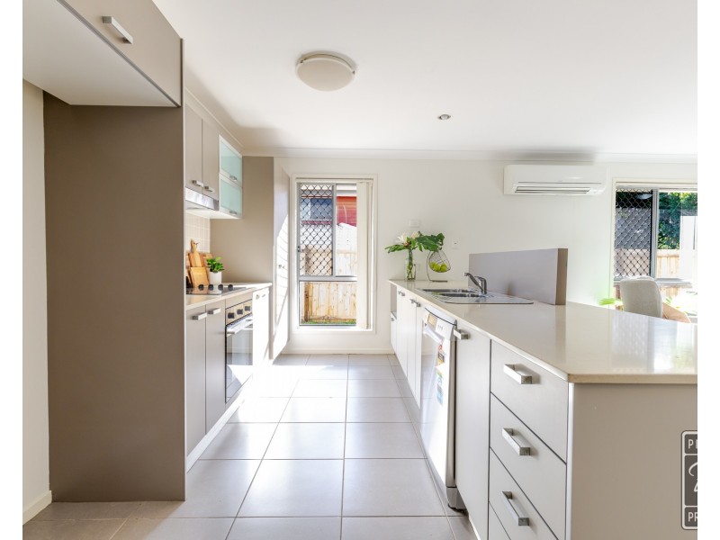 16 Shaw Place, Redland Bay QLD 4165