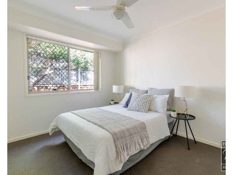 16 Shaw Place, Redland Bay QLD 4165