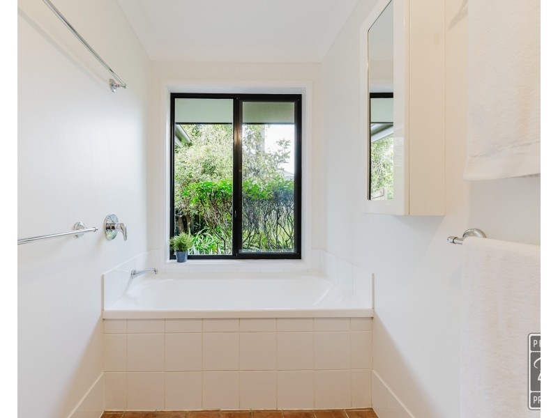 15 Westminster Court, Brookfield QLD 4069