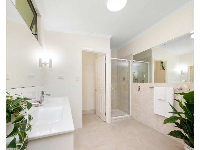 252 Rafting Ground Road, Brookfield QLD 4069