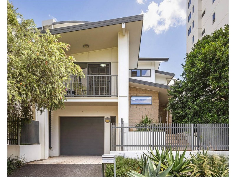 19 Walsh Street, Milton QLD 4064