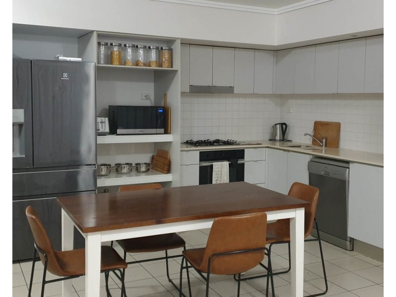 19 Walsh Street, Milton QLD 4064