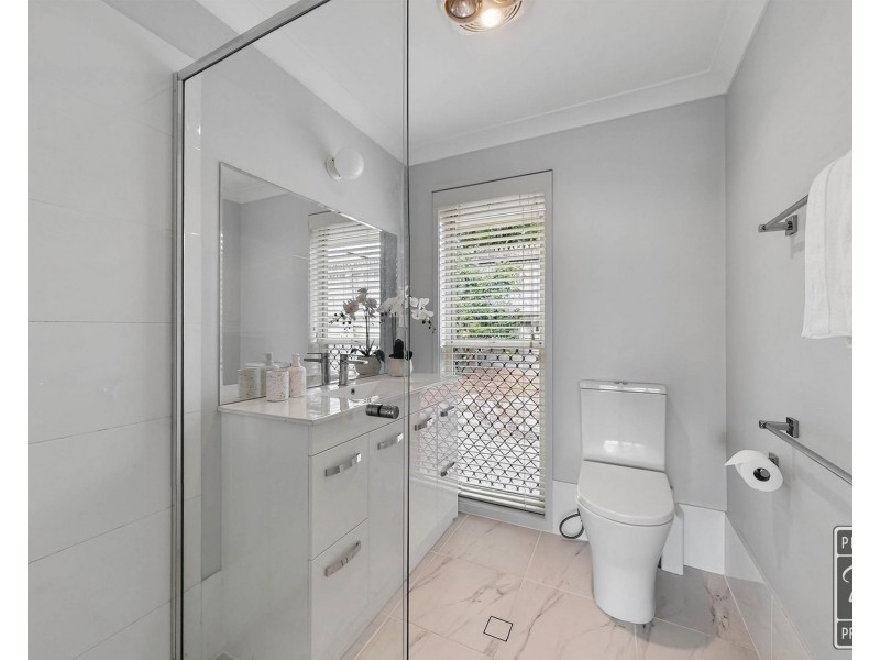 63 McPherson Road, Sinnamon Park QLD 4073