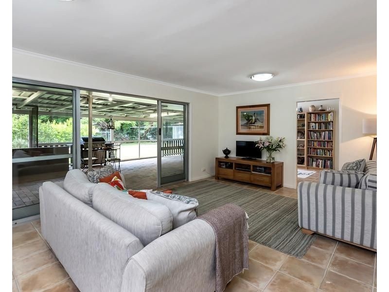 4 Luss Street, Moggill QLD 4070