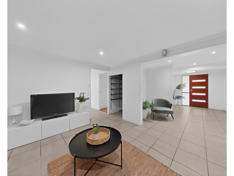 5 Magnet Close, Riverhills QLD 4074