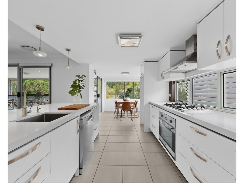 5 Magnet Close, Riverhills QLD 4074