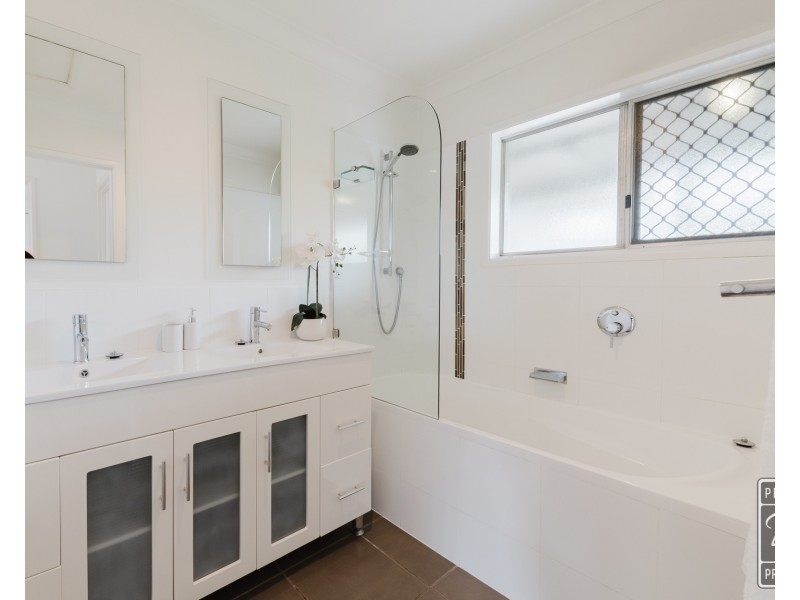 5 Magnet Close, Riverhills QLD 4074