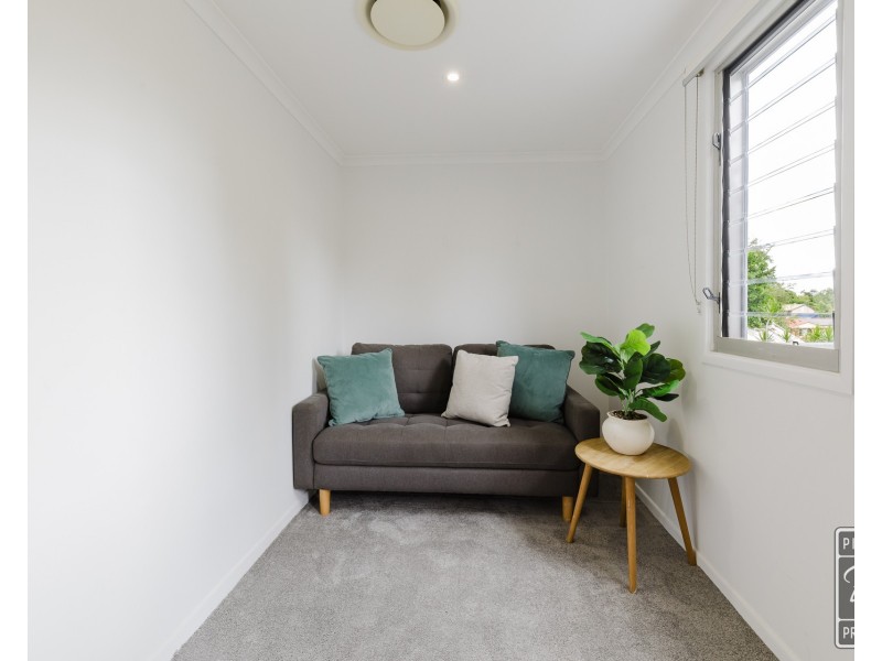 5 Magnet Close, Riverhills QLD 4074