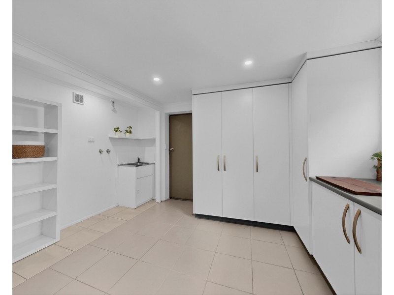 5 Magnet Close, Riverhills QLD 4074