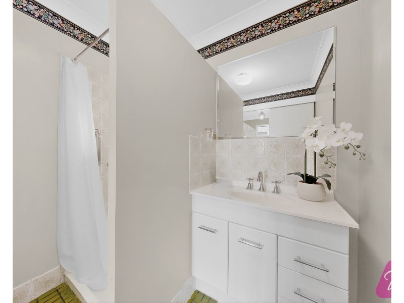 20 Cloghan Street, The Gap QLD 4061