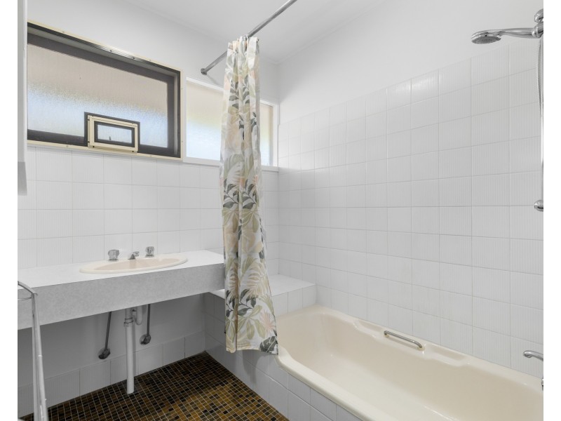 6 Strathspey Street, Kenmore QLD 4069