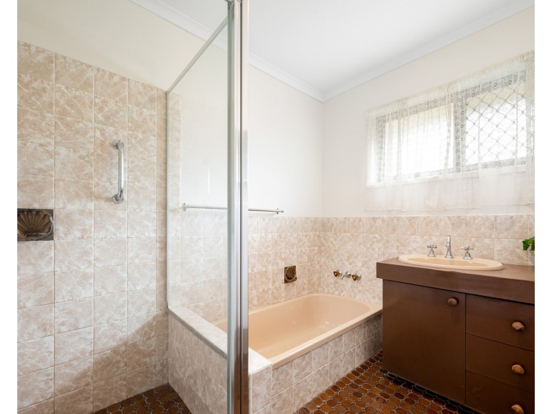 5 Kilkivan Avenue, Kenmore QLD 4069