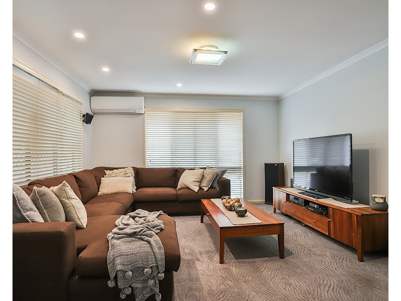 61 McPherson Road, Sinnamon Park QLD 4073
