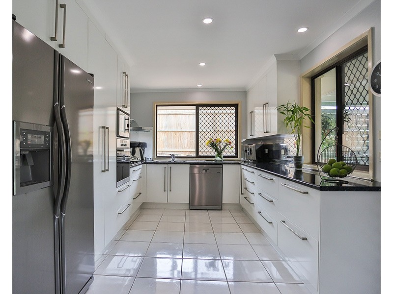 61 McPherson Road, Sinnamon Park QLD 4073