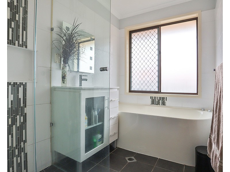 61 McPherson Road, Sinnamon Park QLD 4073