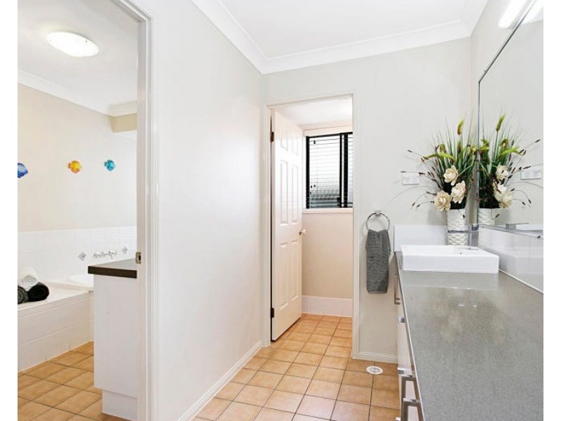 71 Jason Street, Sinnamon Park QLD 4073