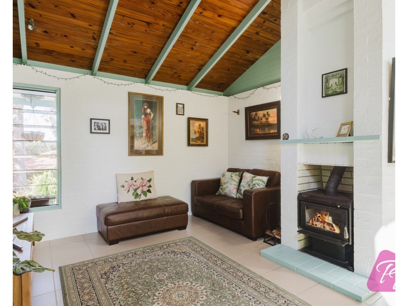 8 Azure Court, Bellbowrie QLD 4070
