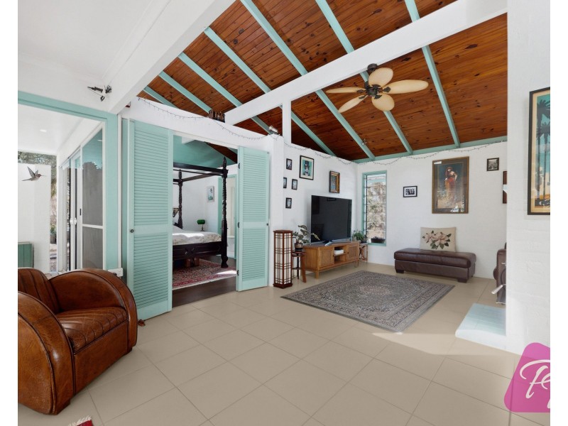 8 Azure Court, Bellbowrie QLD 4070