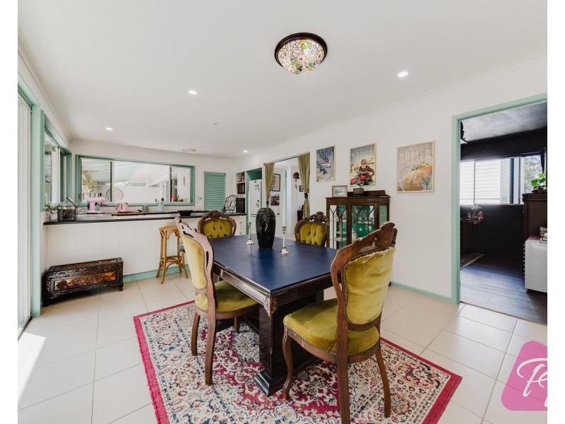 8 Azure Court, Bellbowrie QLD 4070