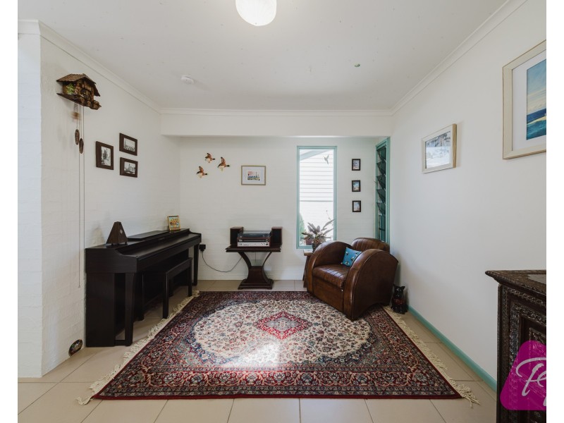 8 Azure Court, Bellbowrie QLD 4070