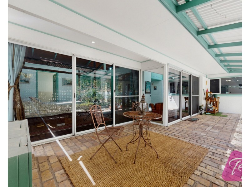 8 Azure Court, Bellbowrie QLD 4070
