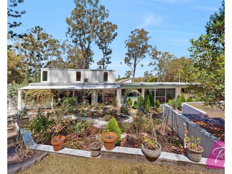 8 Azure Court, Bellbowrie QLD 4070