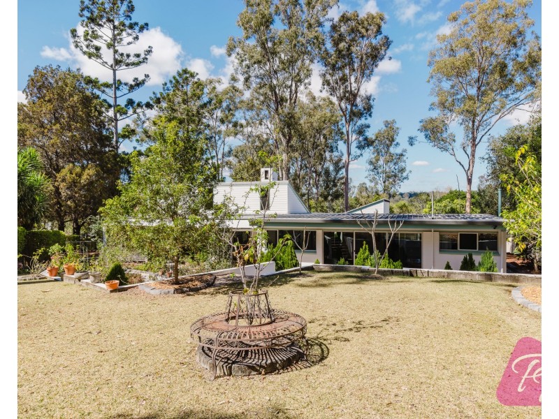 8 Azure Court, Bellbowrie QLD 4070