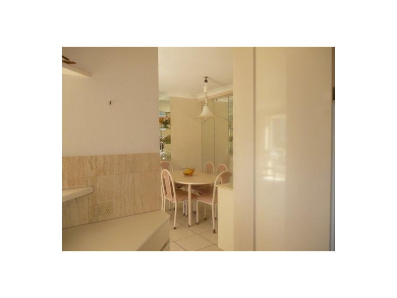 42/1 S, Main Beach QLD 4217