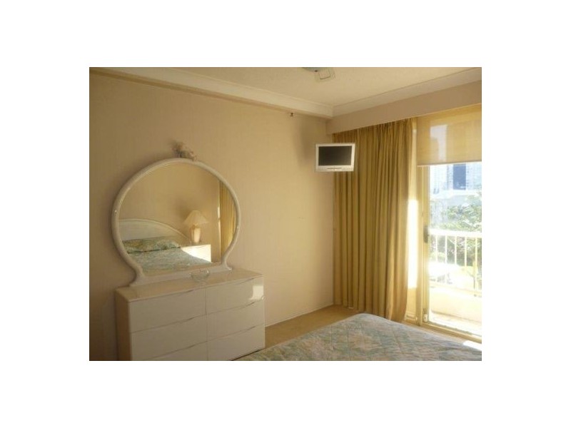 42/1 S, Main Beach QLD 4217