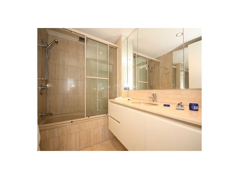 42/1 S, Main Beach QLD 4217