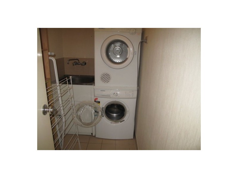42/1 S, Main Beach QLD 4217