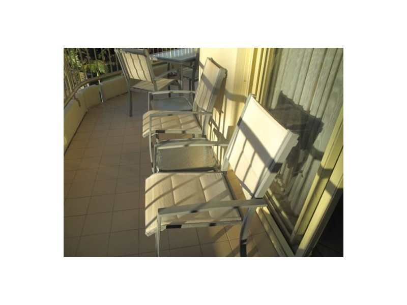 42/1 S, Main Beach QLD 4217