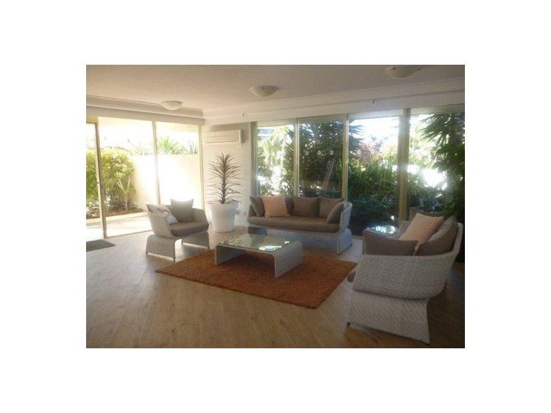 42/1 S, Main Beach QLD 4217
