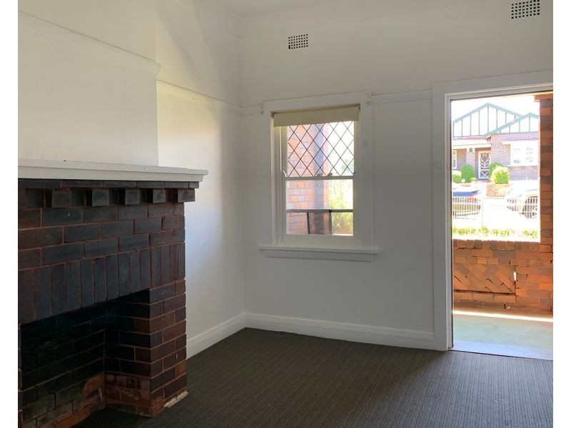 33 Jubilee Avenue, Carlton NSW 2218