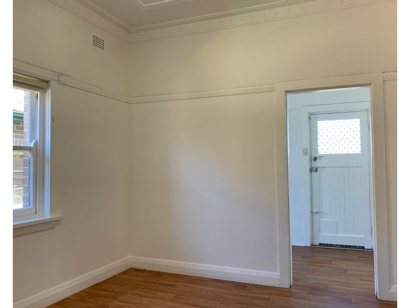 33 Jubilee Avenue, Carlton NSW 2218