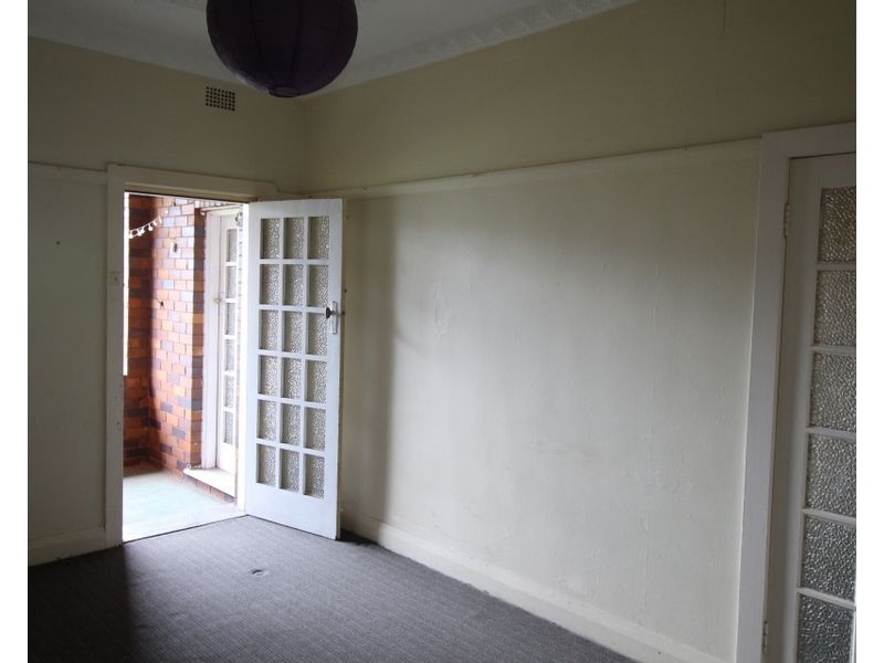 33 Jubilee Avenue, Carlton NSW 2218