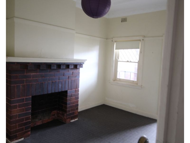 33 Jubilee Avenue, Carlton NSW 2218