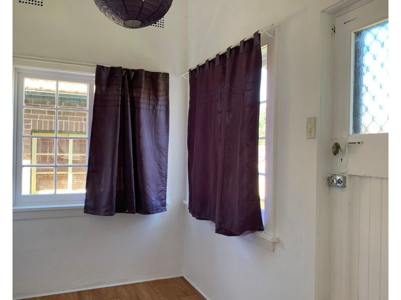 33 Jubilee Avenue, Carlton NSW 2218