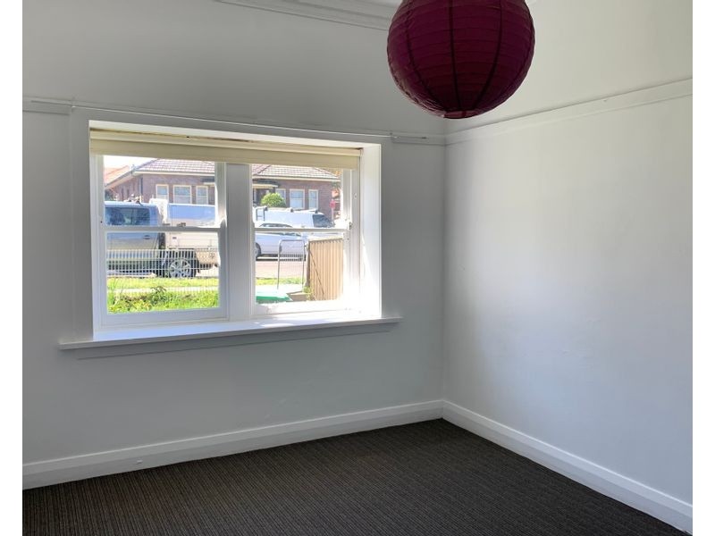 33 Jubilee Avenue, Carlton NSW 2218