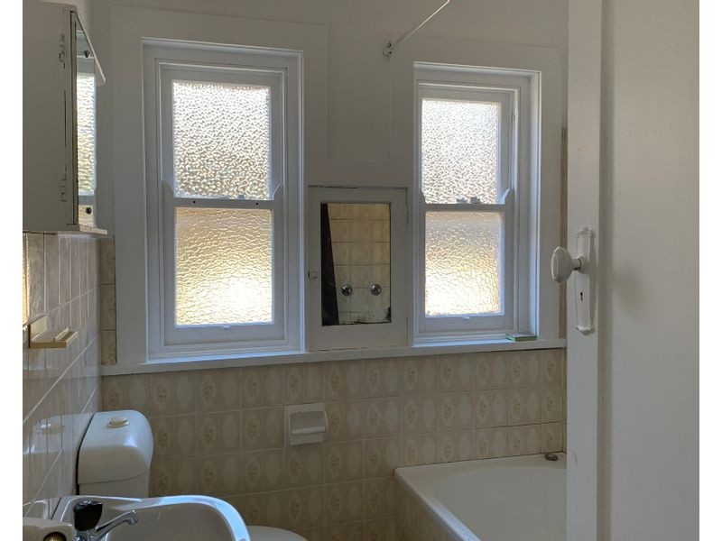 33 Jubilee Avenue, Carlton NSW 2218