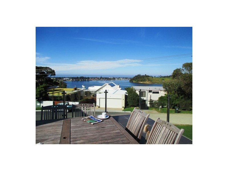 106 Carpenter Street, Lakes Entrance VIC 3909