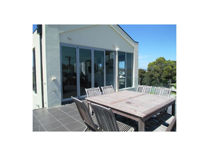 106 Carpenter Street, Lakes Entrance VIC 3909