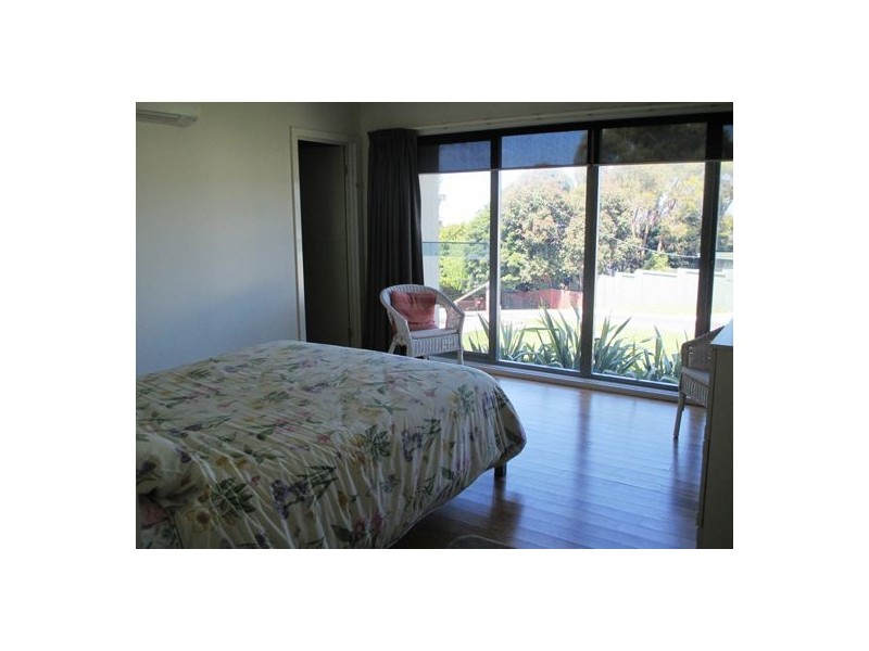 106 Carpenter Street, Lakes Entrance VIC 3909